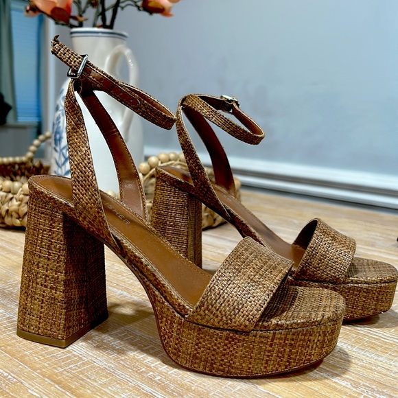 Marc Fisher “Sadel”Platform Sandal - Picture 2 of 7